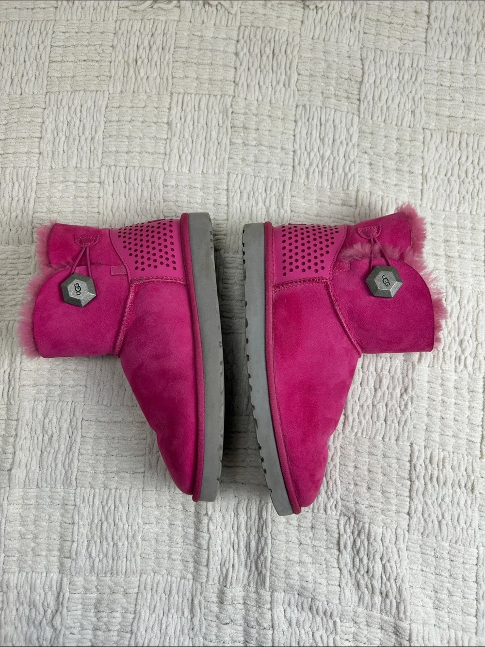 Ugh Mini Bailey Button Geo Perf Magenta Pink 10